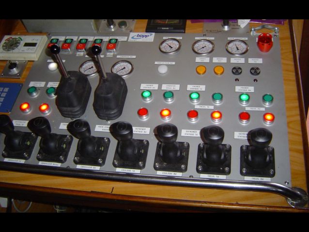 ACCESSOIRES DE COMMANDES ET DE CONTROLES 