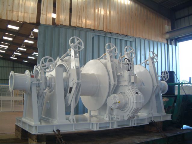 TREUIL DE REMORQUAGE HYDRAULIQUE